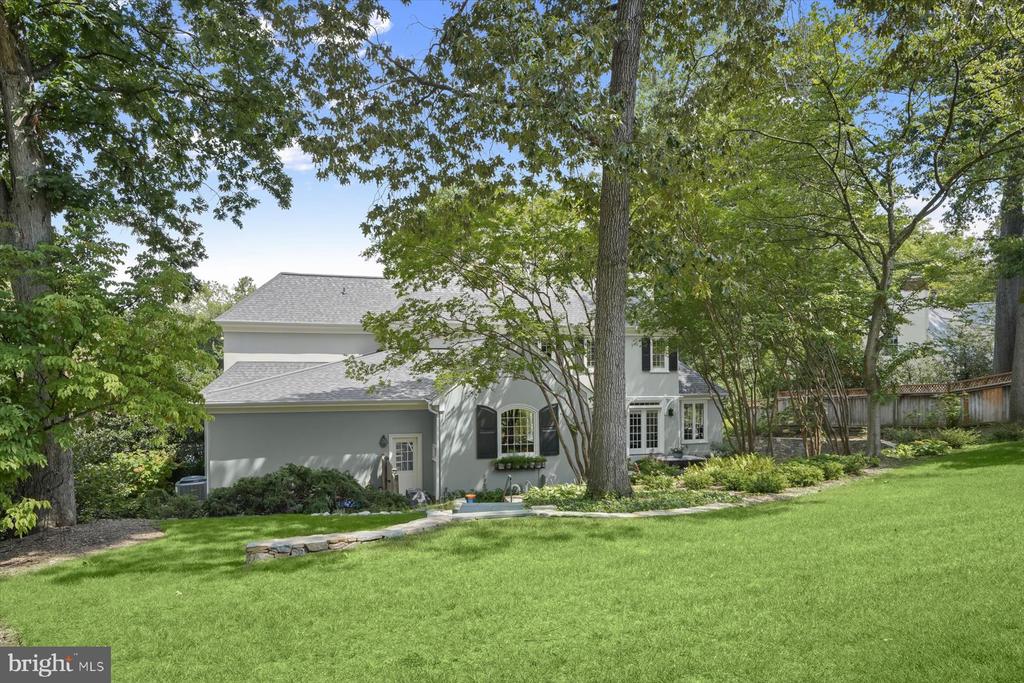 3824 MILITARY ROAD