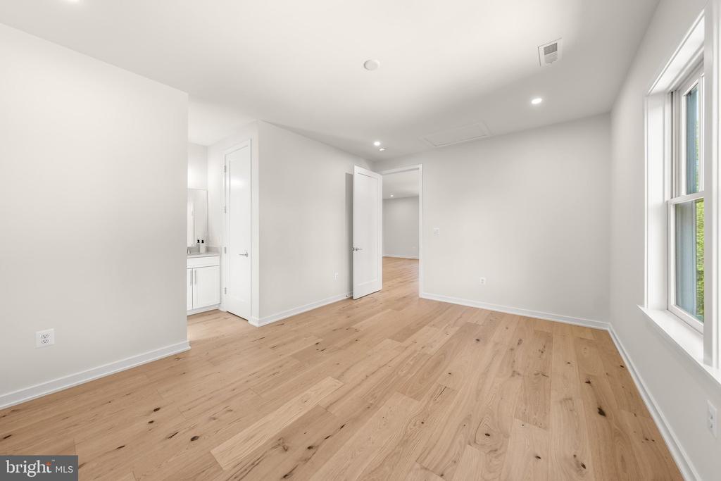409 N JACKSON STREET