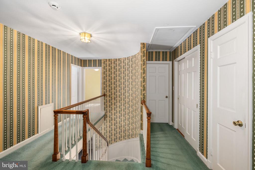 1319 BISHOP LANE