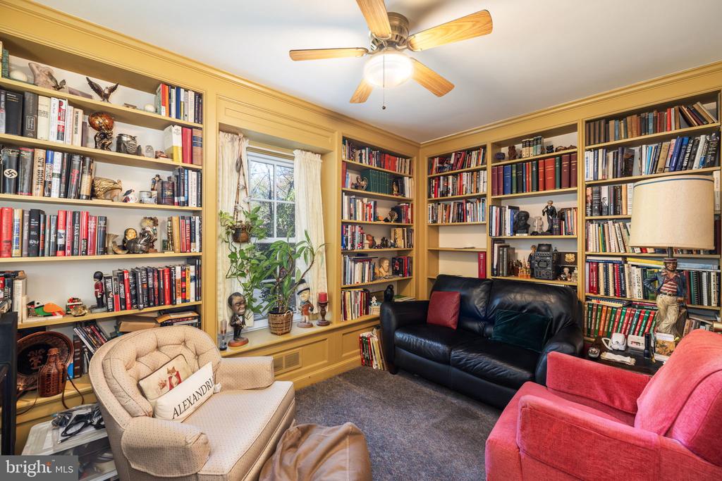 1319 BISHOP LANE