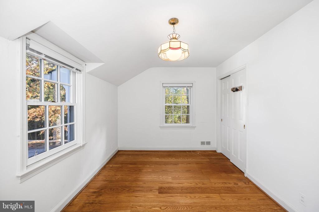 1319 BISHOP LANE