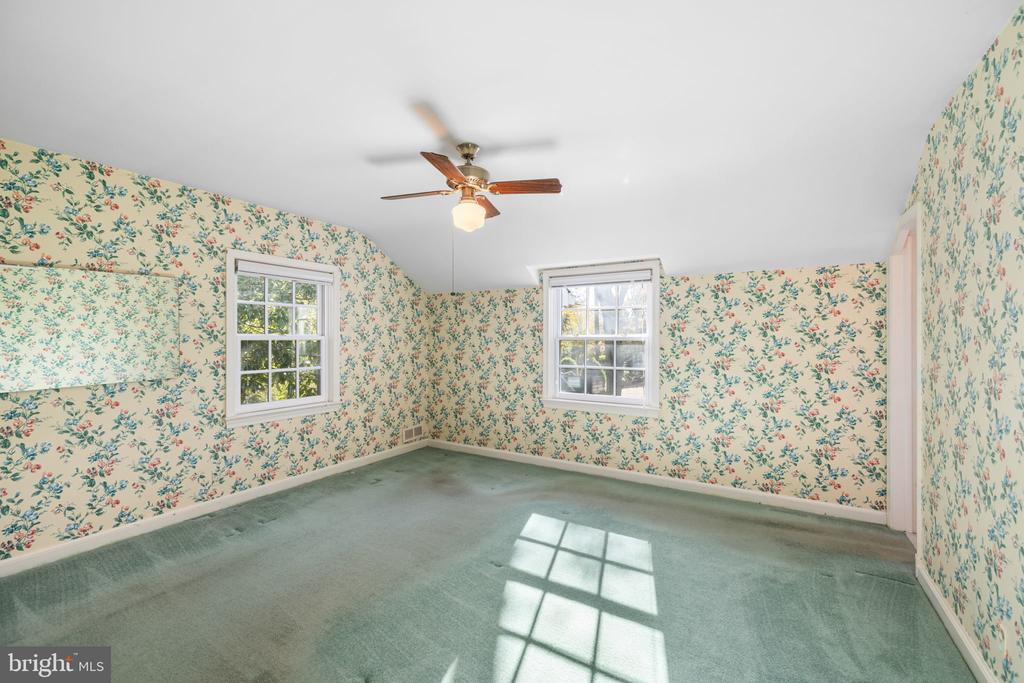 1319 BISHOP LANE
