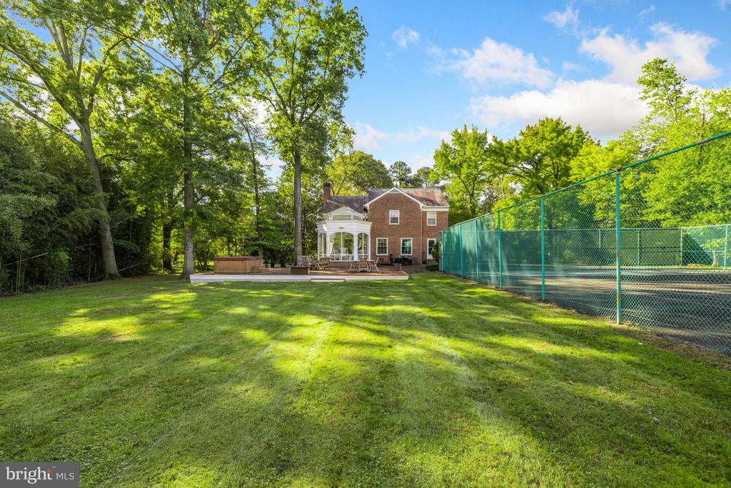 1319 BISHOP LANE