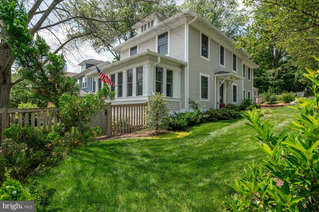 200 W MONROE AVENUE