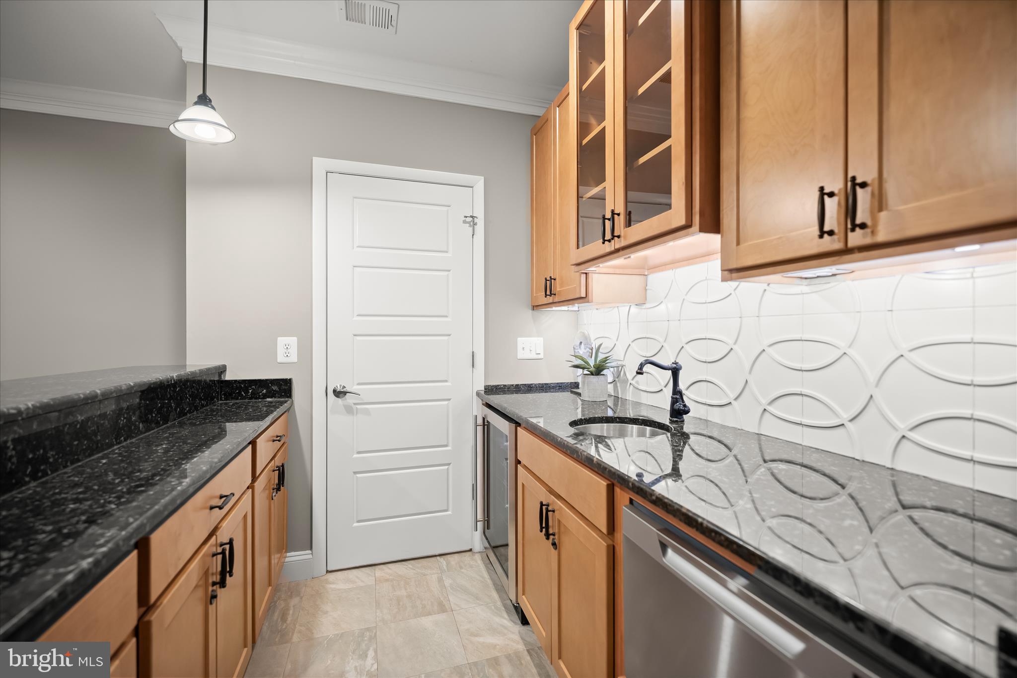 605 LINCOLN AVENUE 605B