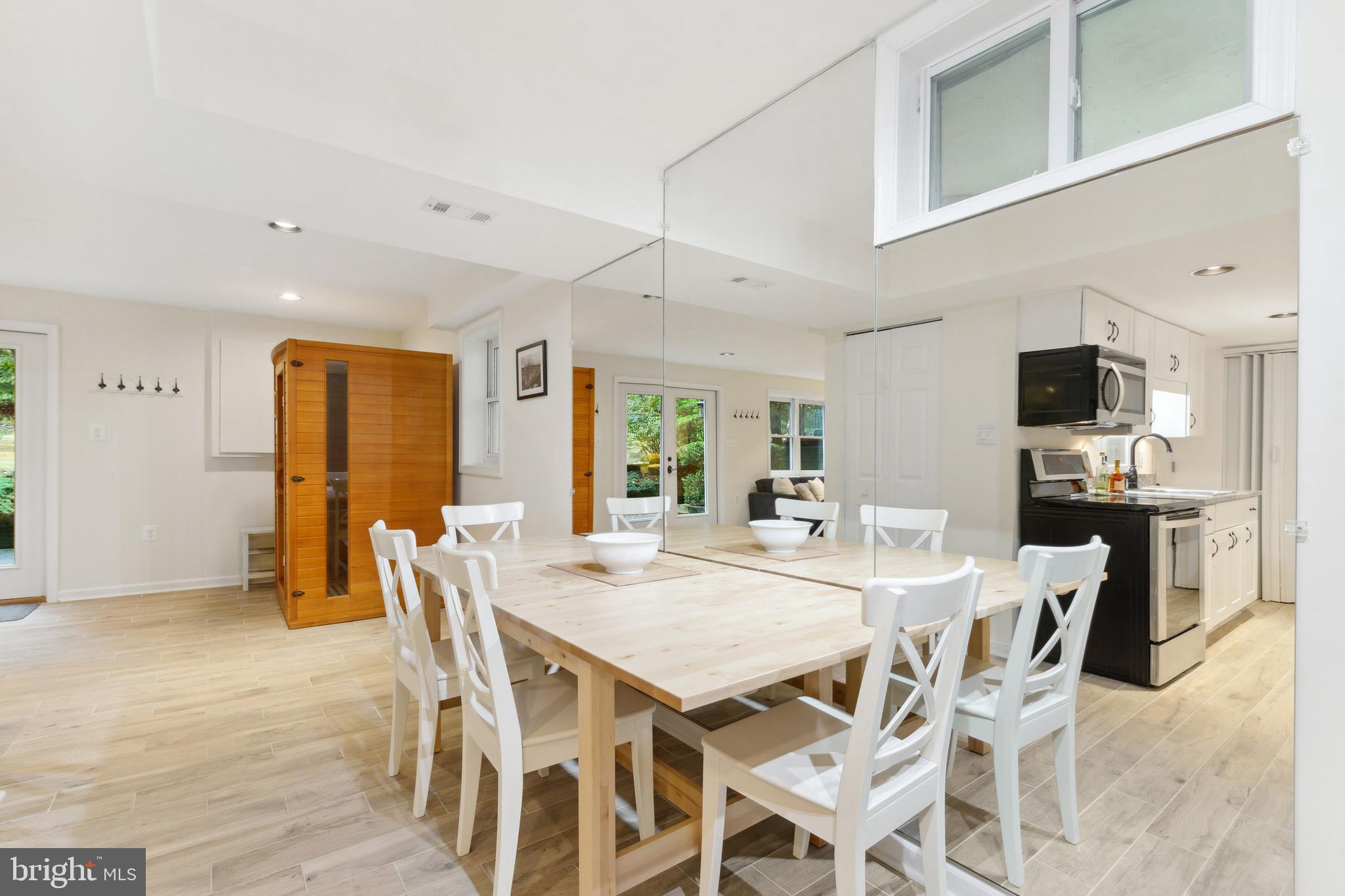 1720 CHESTERBROOK VALE COURT