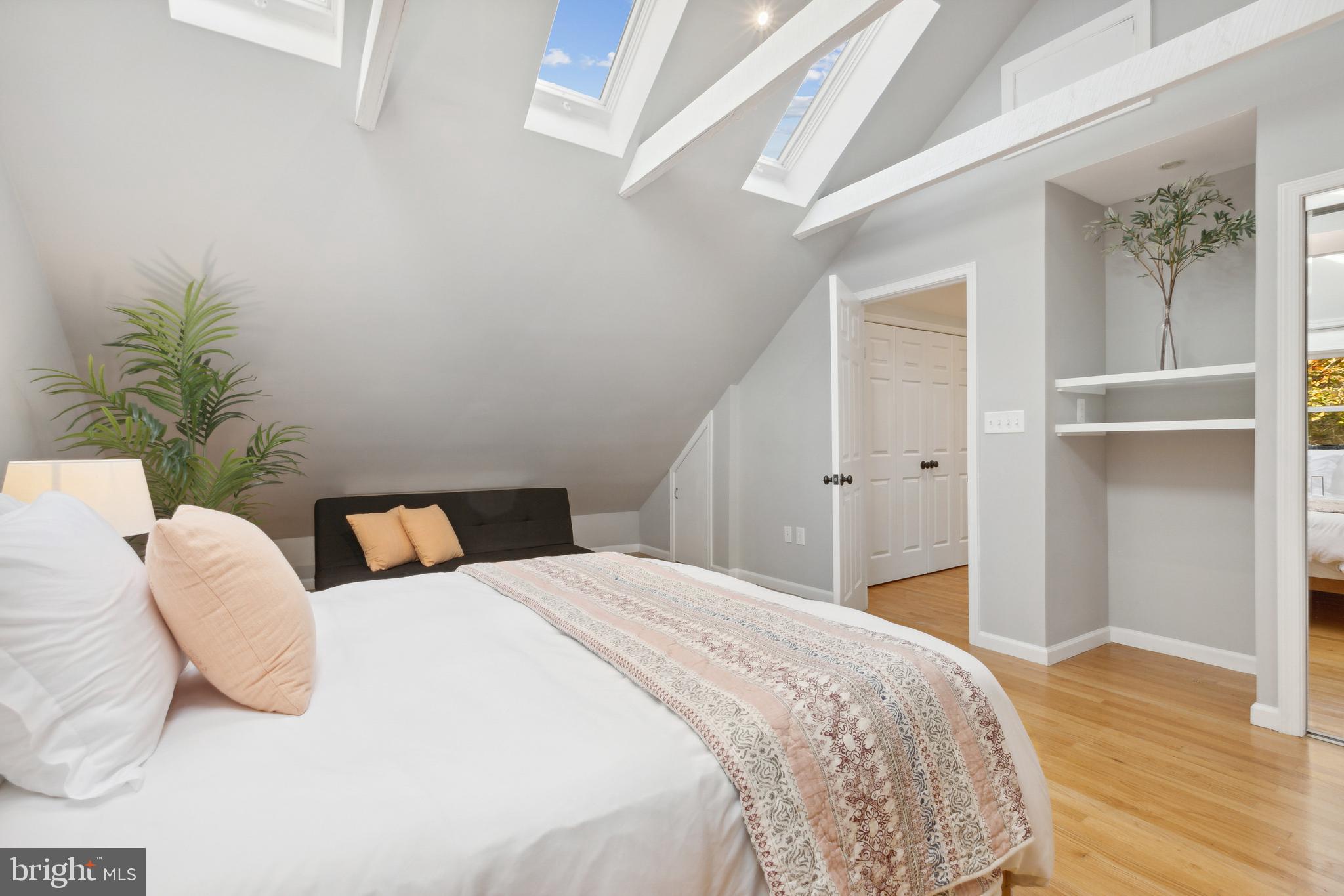 1720 CHESTERBROOK VALE COURT