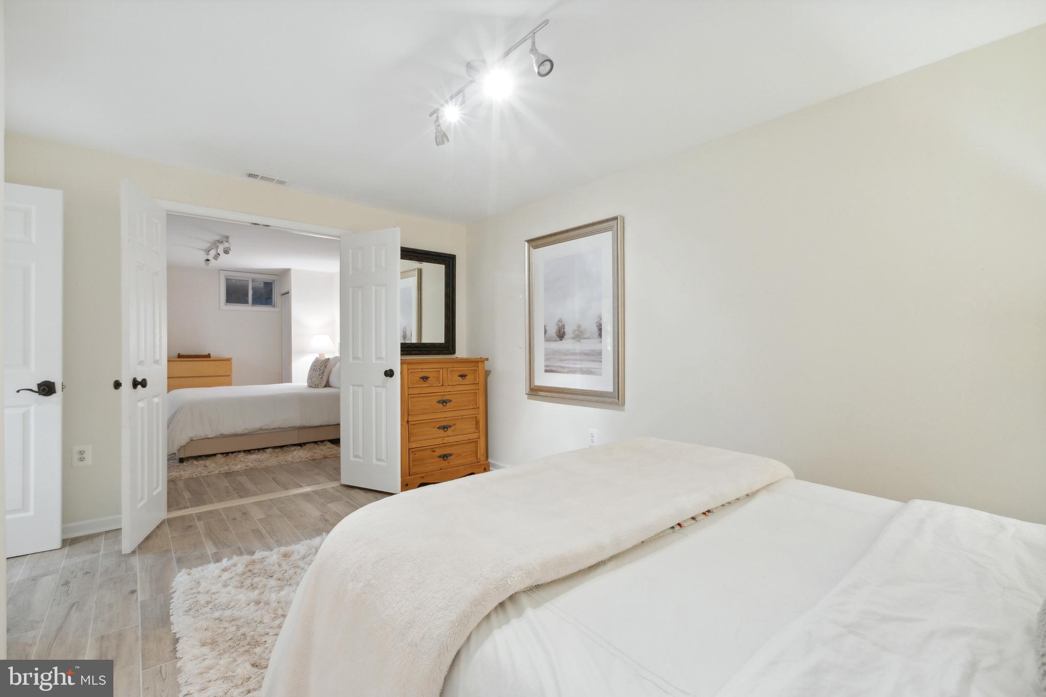 1720 CHESTERBROOK VALE COURT