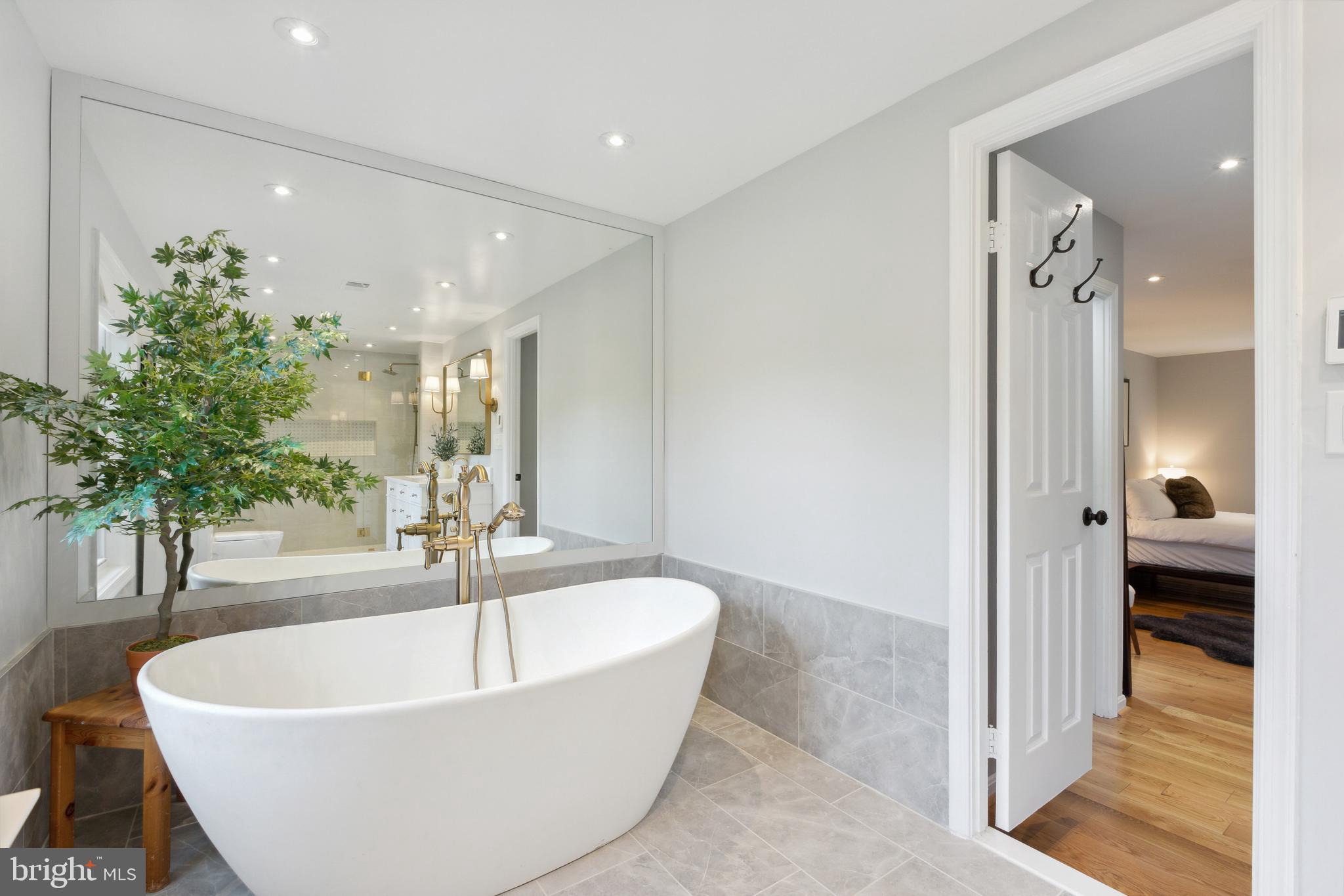 1720 CHESTERBROOK VALE COURT