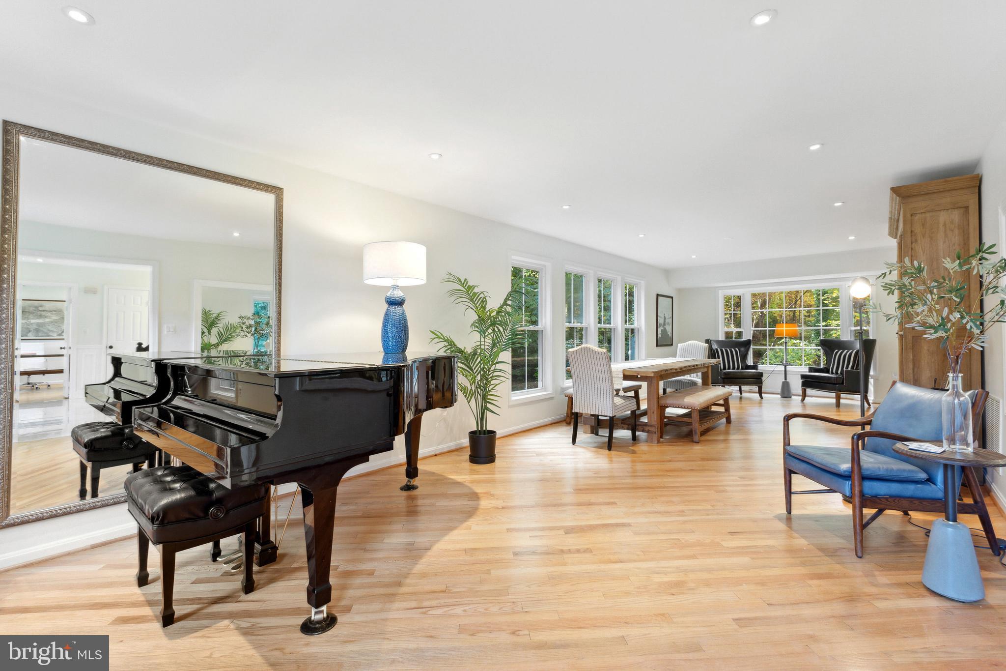 1720 CHESTERBROOK VALE COURT