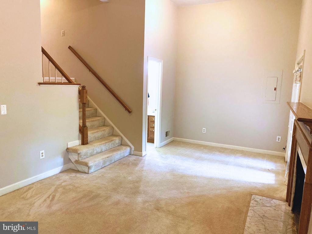2115 PATTY LN