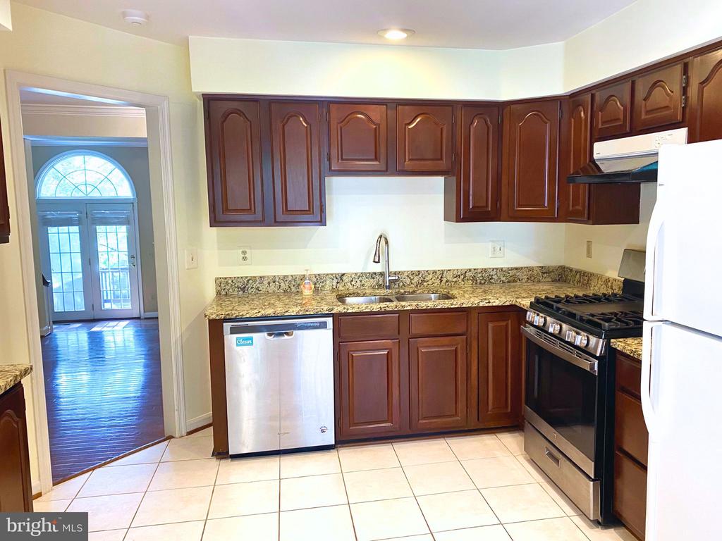 2115 PATTY LN