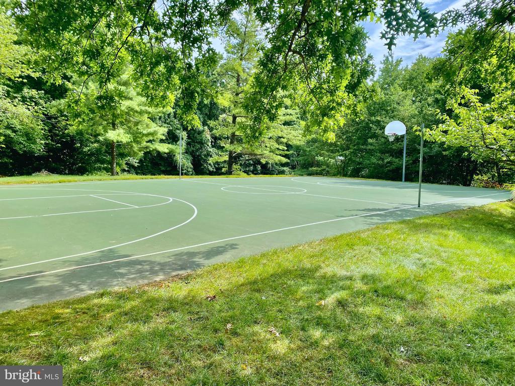 2115 PATTY LN