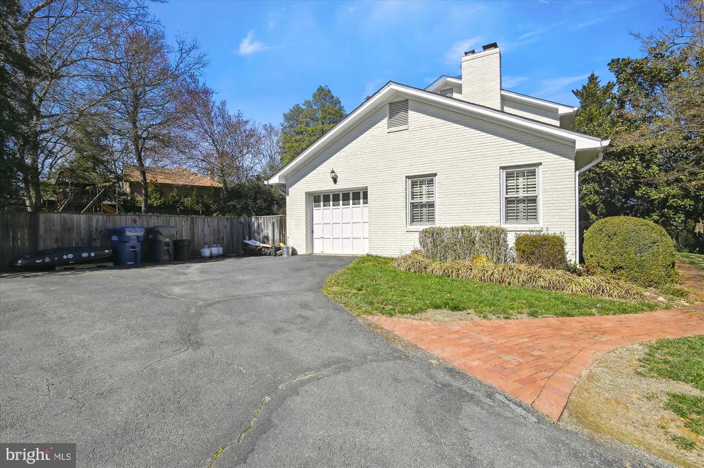 1448 Highwood Dr