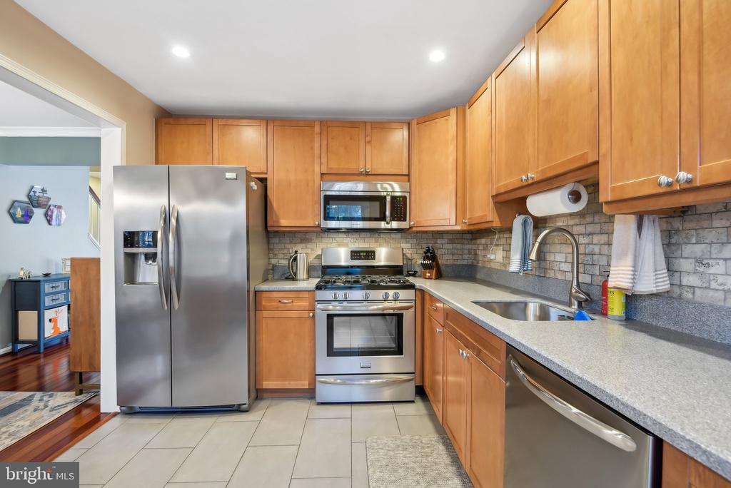 4237 Sleepy Lake Dr