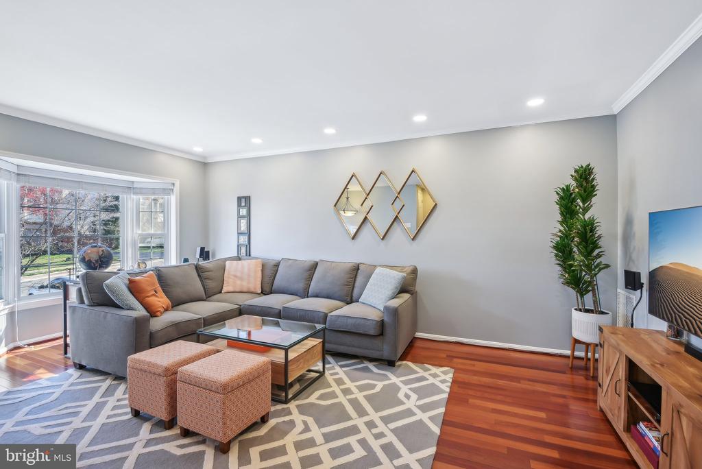 4237 Sleepy Lake Dr
