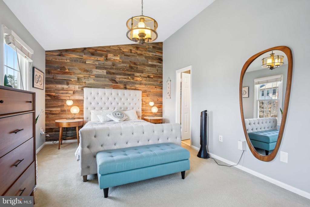 4237 Sleepy Lake Dr