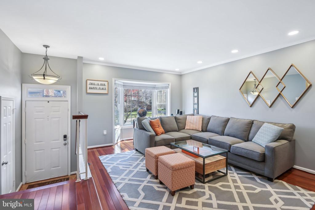 4237 Sleepy Lake Dr