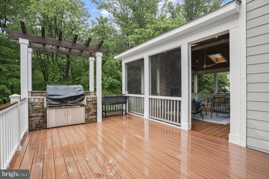 1302 Scotts Run Rd