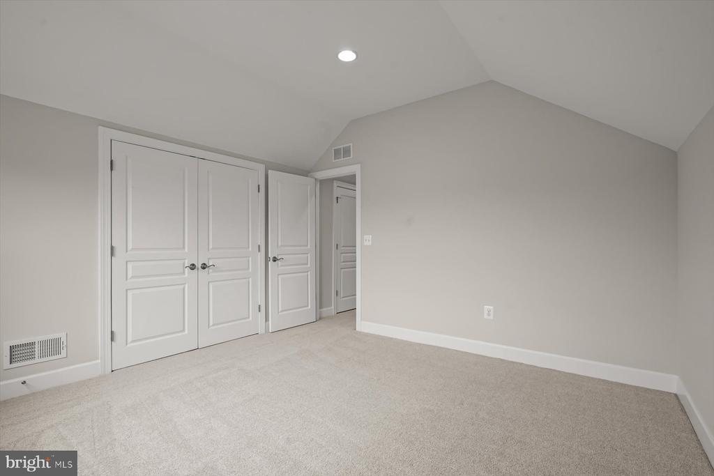 1302 Scotts Run Rd