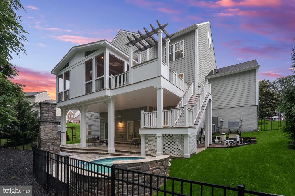 1302 Scotts Run Rd