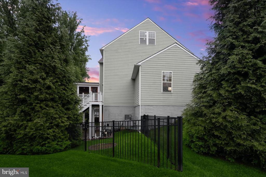 1302 Scotts Run Rd