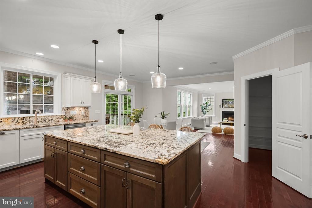 1302 Scotts Run Rd