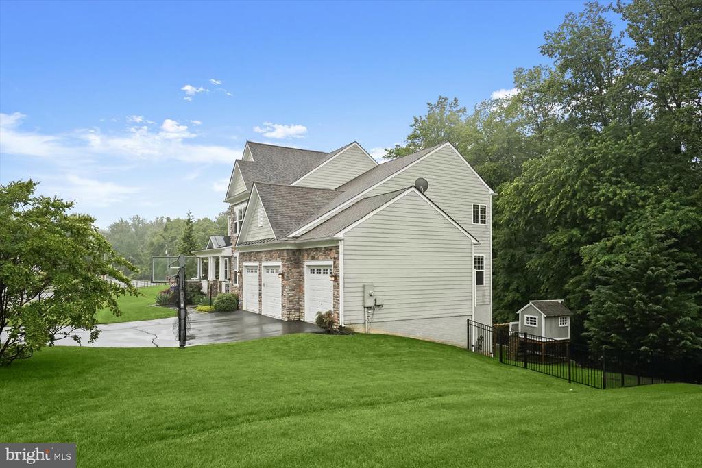 1302 Scotts Run Rd