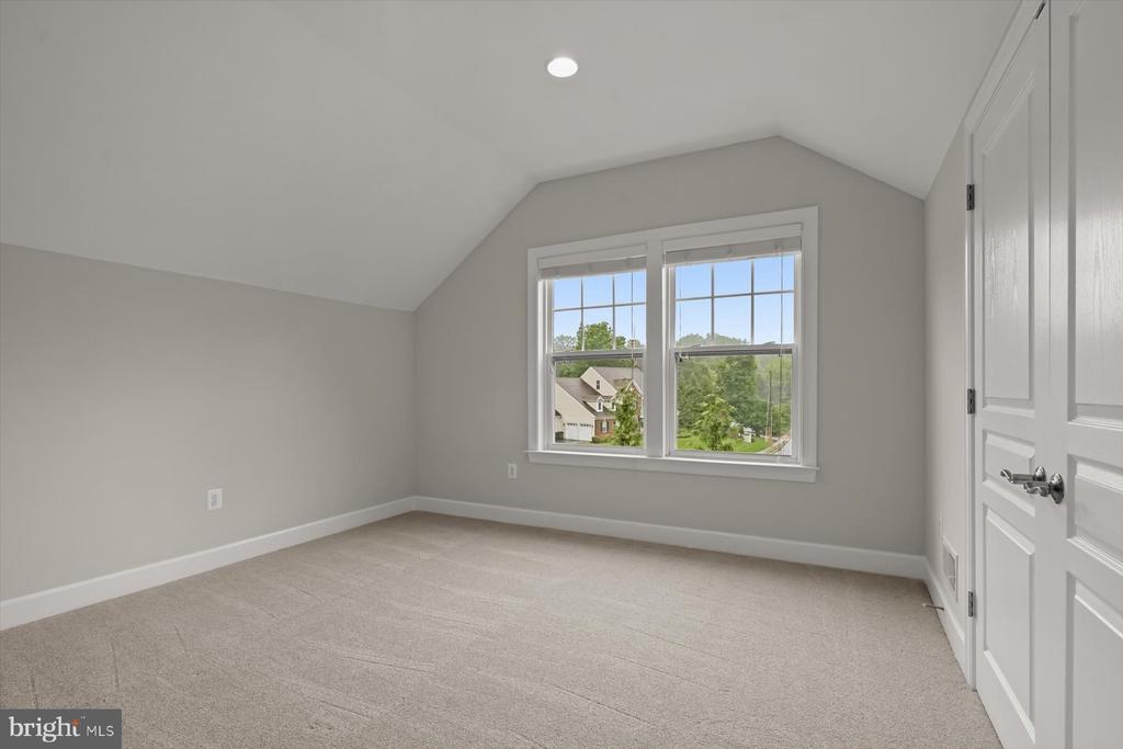 1302 Scotts Run Rd