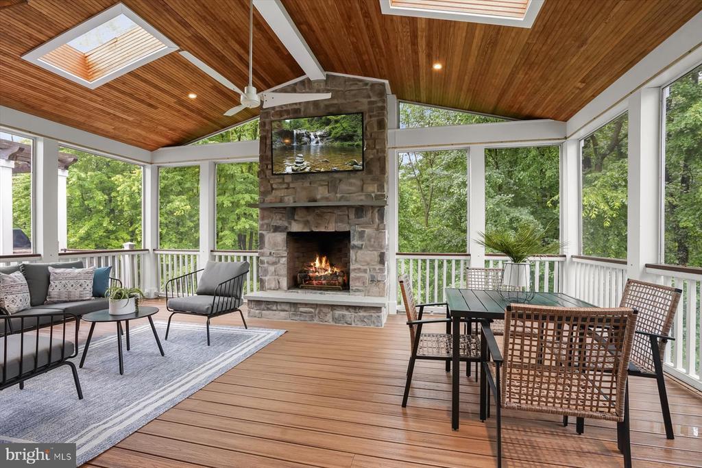1302 Scotts Run Rd