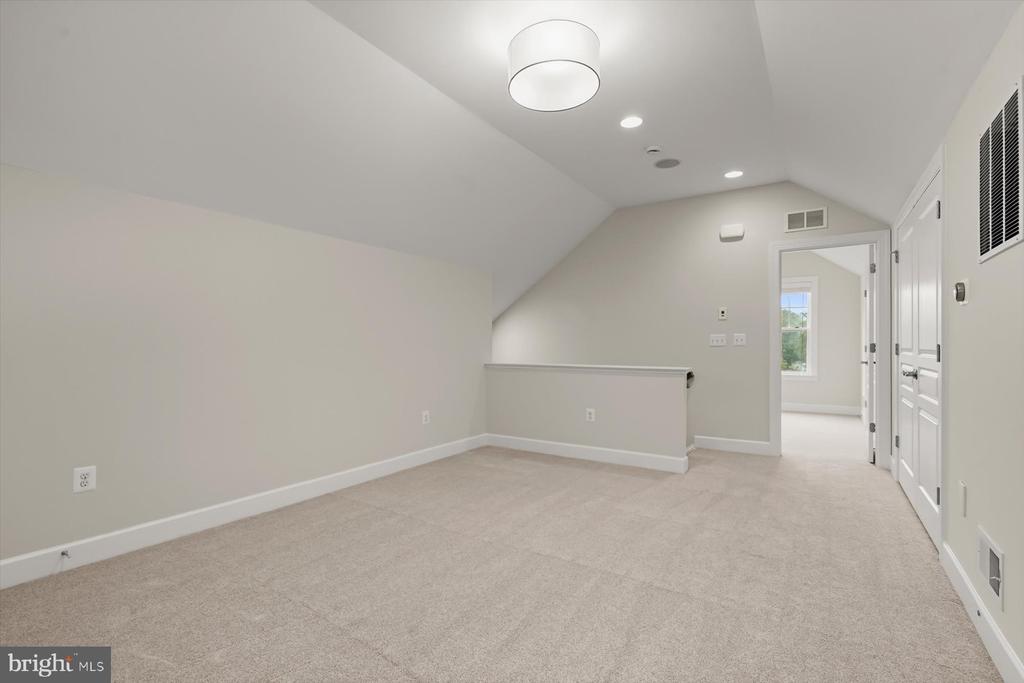 1302 Scotts Run Rd