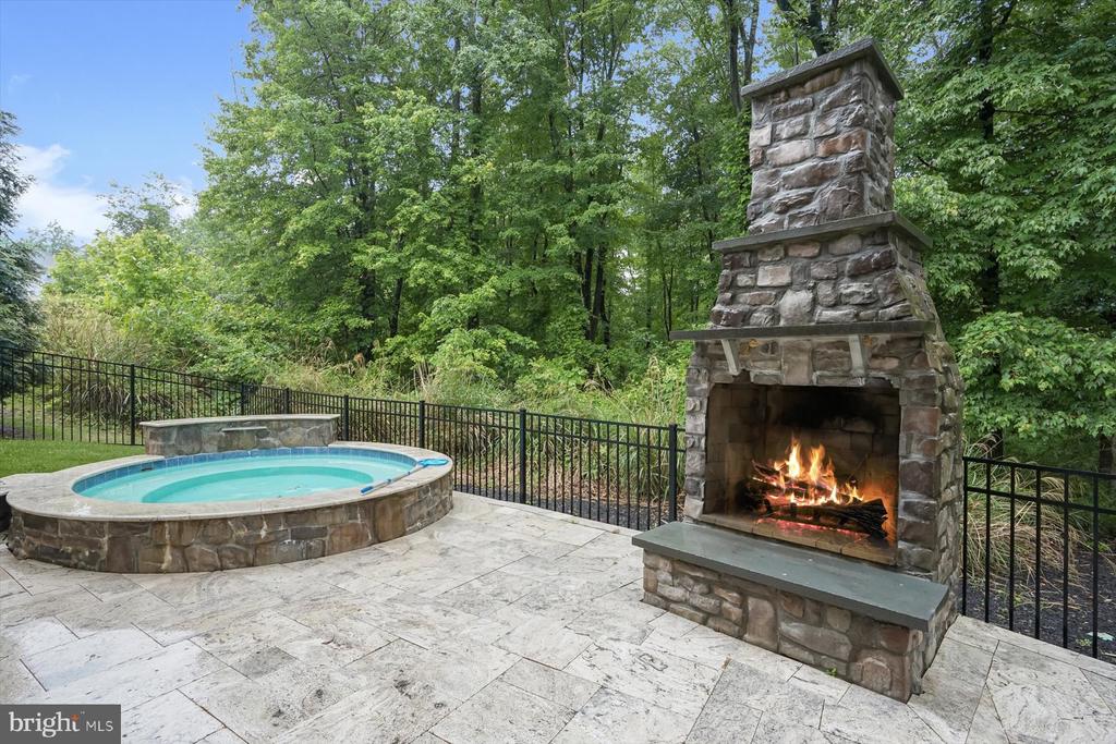 1302 Scotts Run Rd