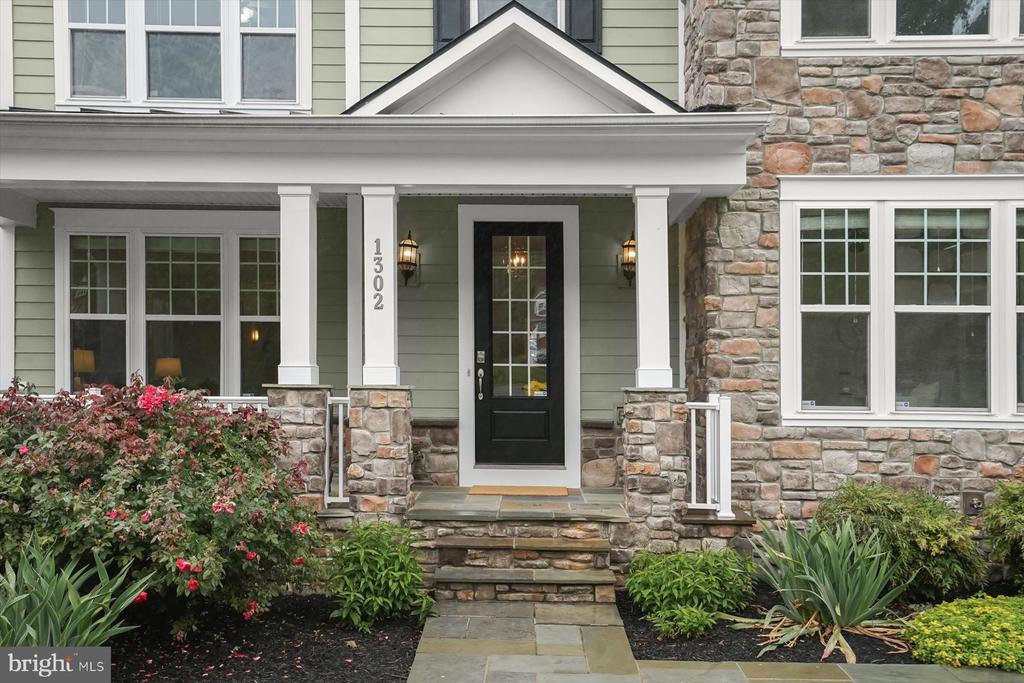 1302 Scotts Run Rd