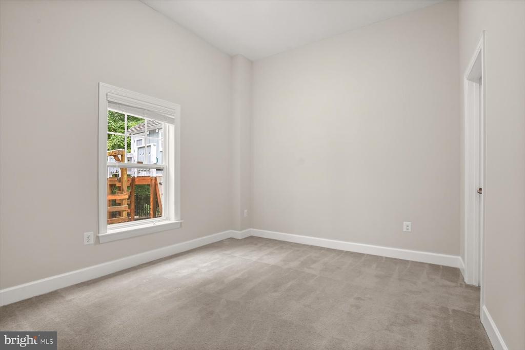 1302 Scotts Run Rd