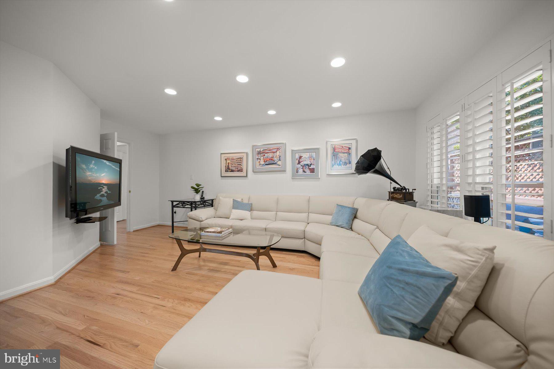 3422 Silver Maple Pl