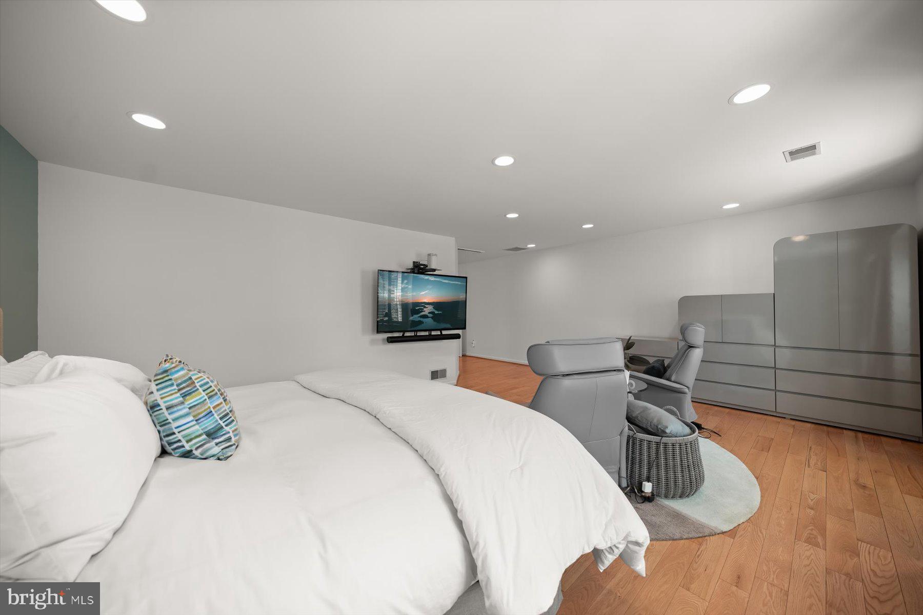 3422 Silver Maple Pl