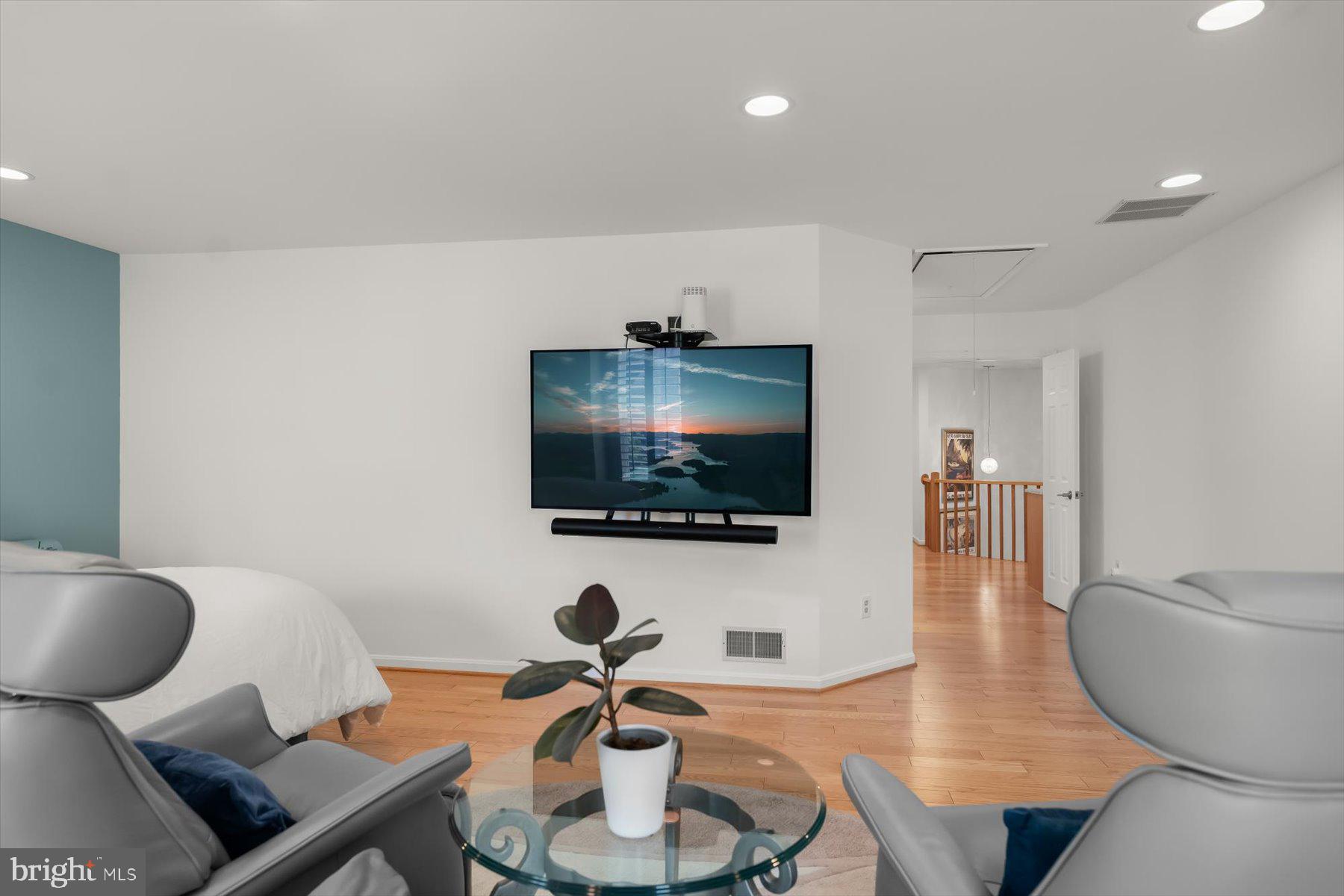 3422 Silver Maple Pl