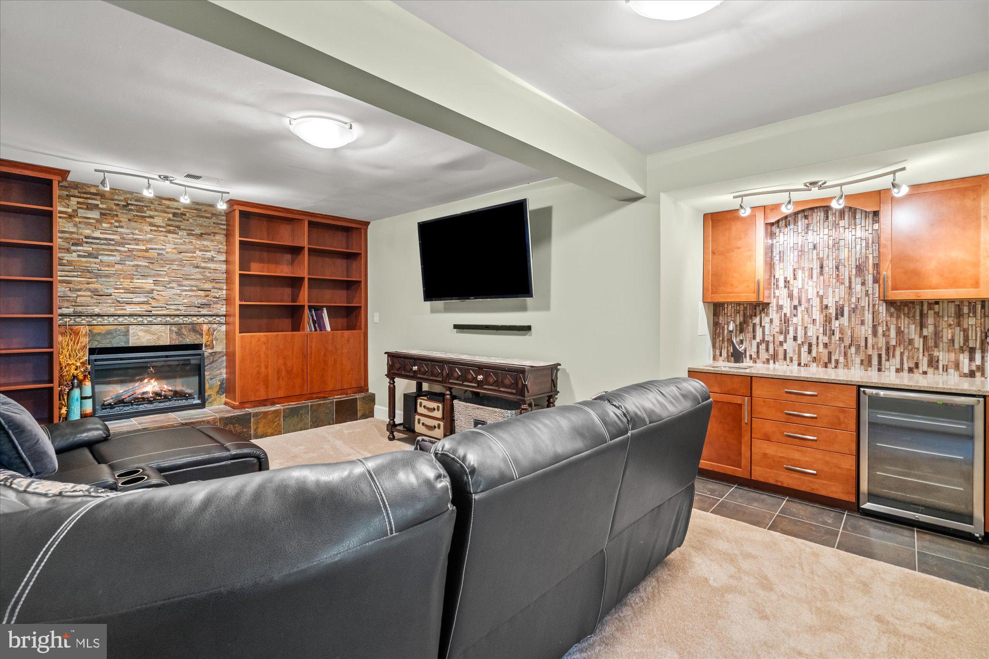 1904 BELLE HAVEN ROAD