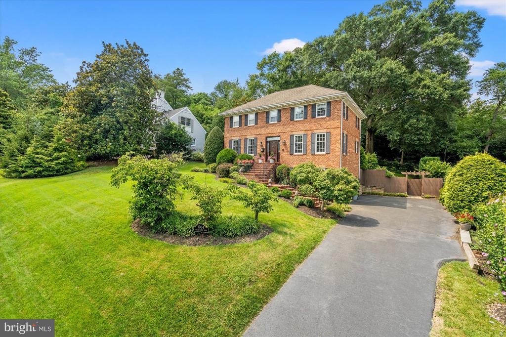 1904 BELLE HAVEN ROAD