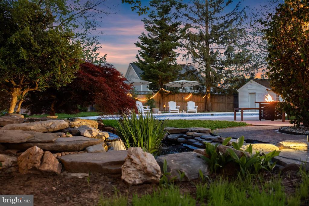 2807 MAPLE LANE