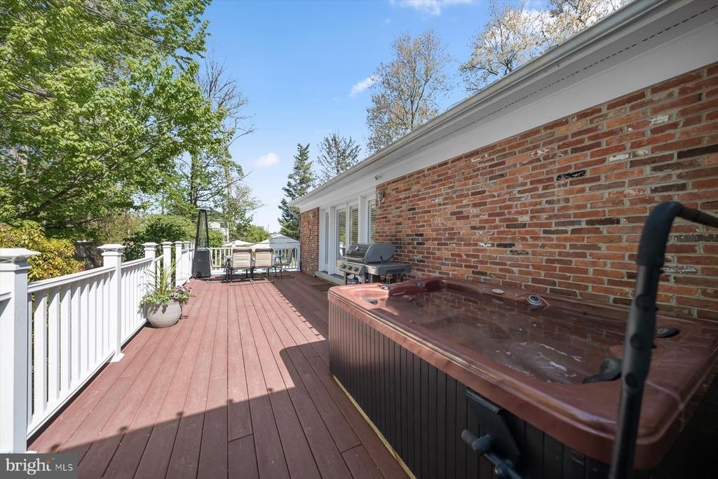 2807 MAPLE LANE