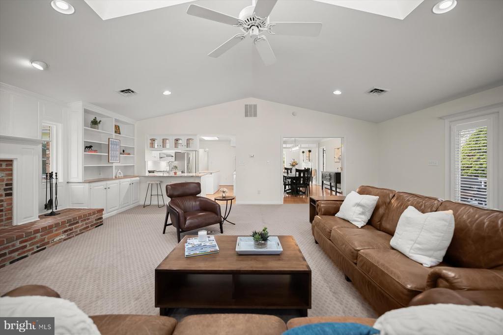 2807 MAPLE LANE