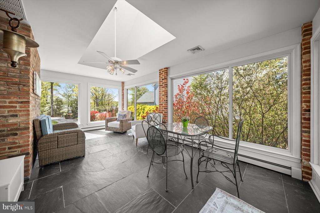 2807 MAPLE LANE