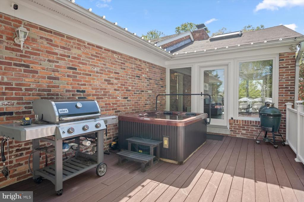2807 MAPLE LANE