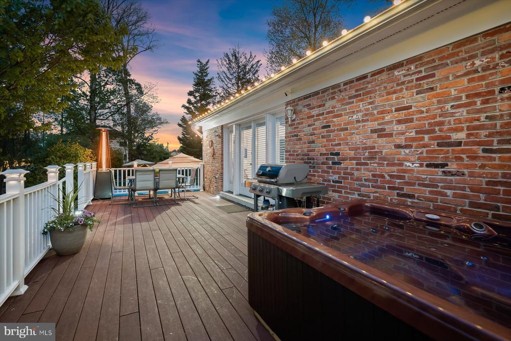 2807 MAPLE LANE