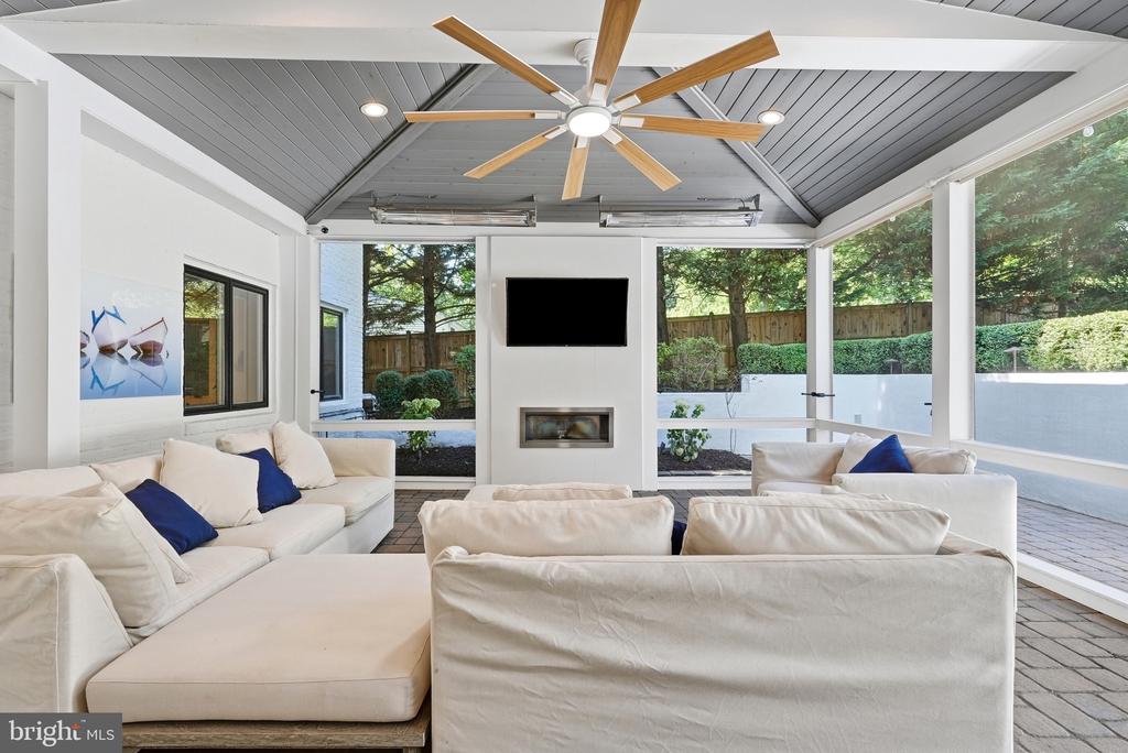 2850 ROSEMARY LANE