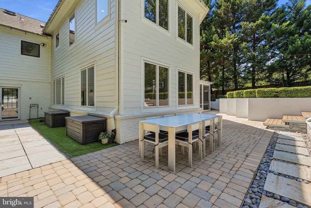 2850 ROSEMARY LANE