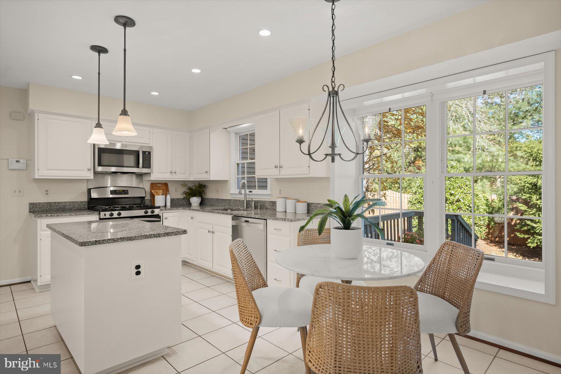 714 DONALDSON LANE SW