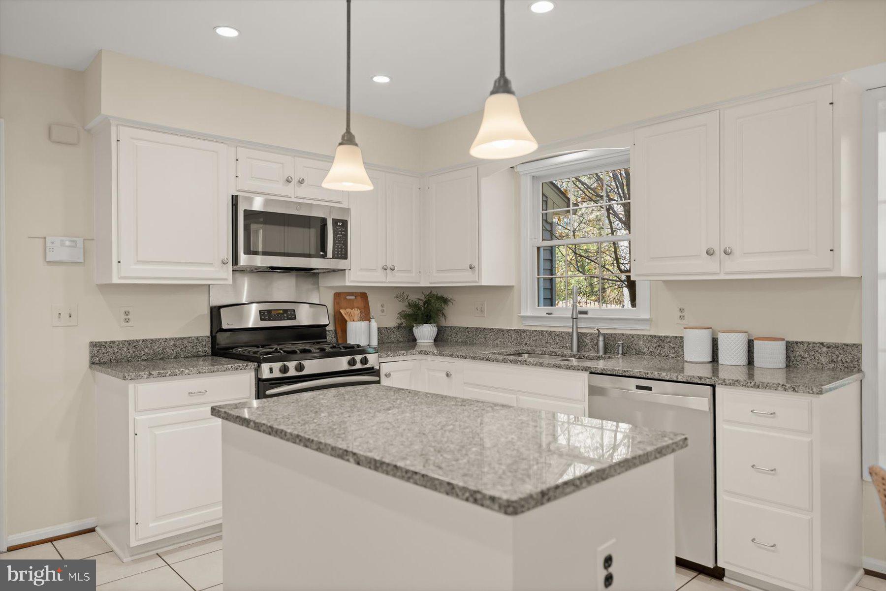 714 DONALDSON LANE SW