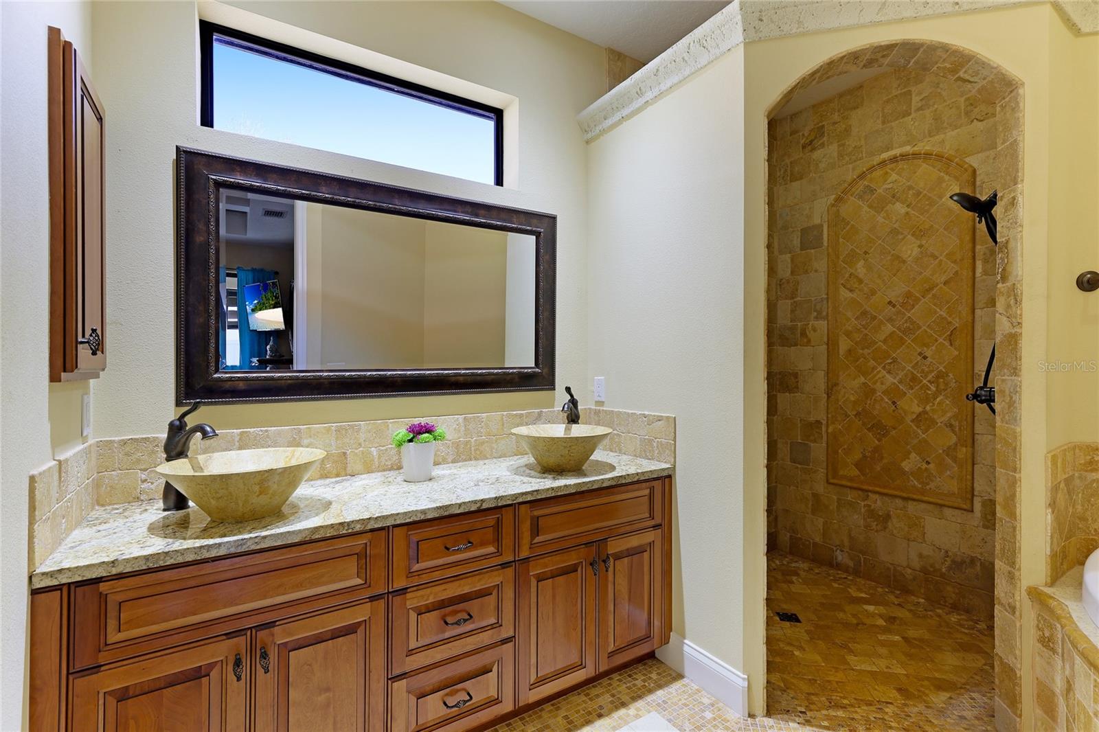 5624 AARON CT
